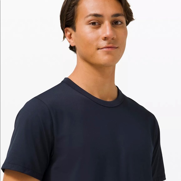 Lululemon The Fundamental T - Picture 2 of 7